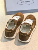 Женские кроссовки Prada коричневого цвета, артикул 345416 — фото 4