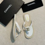 Женские шлепанцы Chanel белого цвета, артикул 345432 — фото 2