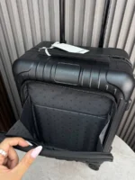 Мужской чемодан Rimowa чёрного цвета, артикул 345539 — фото 4