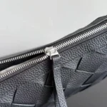Мужская сумка мессенджер Bottega Veneta чёрного цвета, артикул 345541 — фото 8