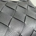 Мужская сумка мессенджер Bottega Veneta чёрного цвета, артикул 345541 — фото 9