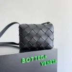 Мужская сумка мессенджер Bottega Veneta чёрного цвета, артикул 345543 — фото 2