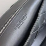 Мужская сумка мессенджер Bottega Veneta чёрного цвета, артикул 345543 — фото 6