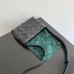 Мужская сумка мессенджер Bottega Veneta чёрного цвета, артикул 345543 — фото 9