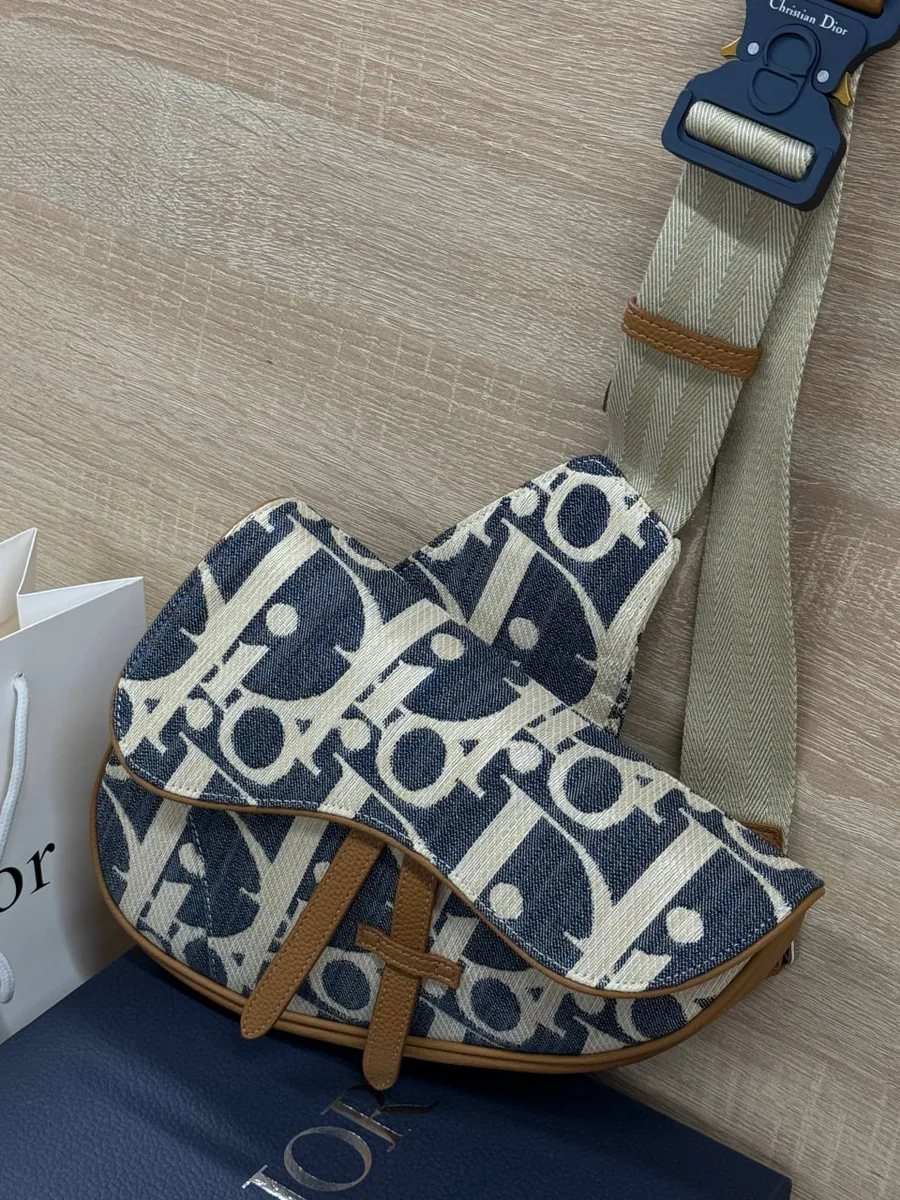 345575_1 Сумка слинг DIOR — изображение 1