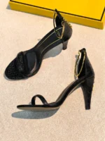 Женские босоножки Fendi чёрного цвета, артикул 345620 — фото 3