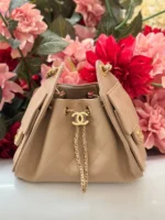 Женская сумка Chanel бежевого цвета, артикул 345642
