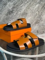 Мужские шлепанцы Hermes коричневого цвета, артикул 345726 — фото 2