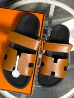 Мужские шлепанцы Hermes коричневого цвета, артикул 345726 — фото 3