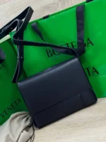 Мужская сумка мессенджер Bottega Veneta чёрного цвета, артикул 345767
