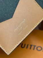 Обложка для паспорта LOUIS VUITTON — изображение 4