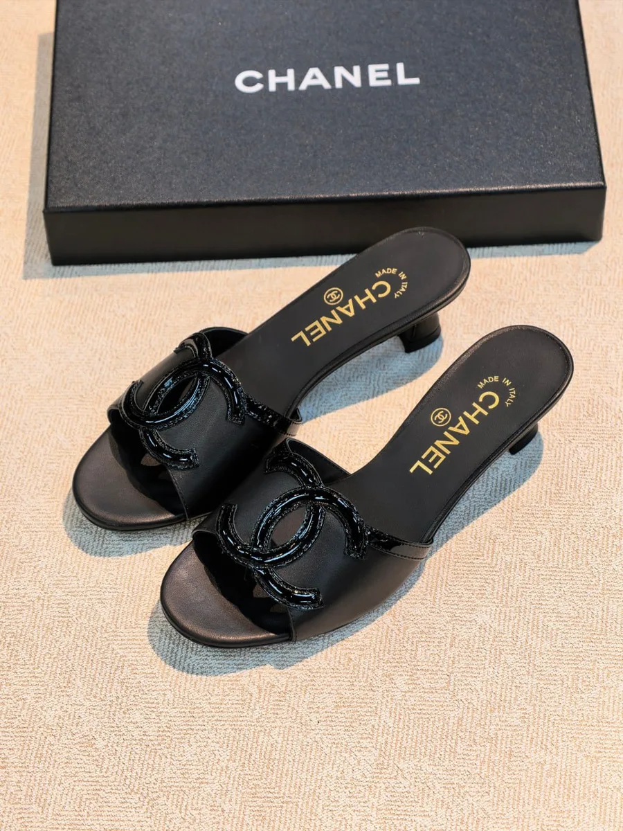 345826_1 Женские мюли Chanel чёрного цвета, артикул 345830