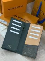 Мужское портмоне Louis Vuitton цвета хаки, артикул 345956 — фото 3