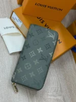 Мужское портмоне Louis Vuitton цвета хаки, артикул 345957