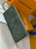Мужское портмоне Louis Vuitton цвета хаки, артикул 345957 — фото 3