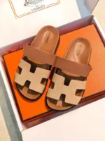 Женские шлепанцы Hermes коричневого цвета, артикул 345985