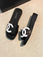 Женские шлепанцы Chanel чёрного цвета, артикул 345992 — фото 2