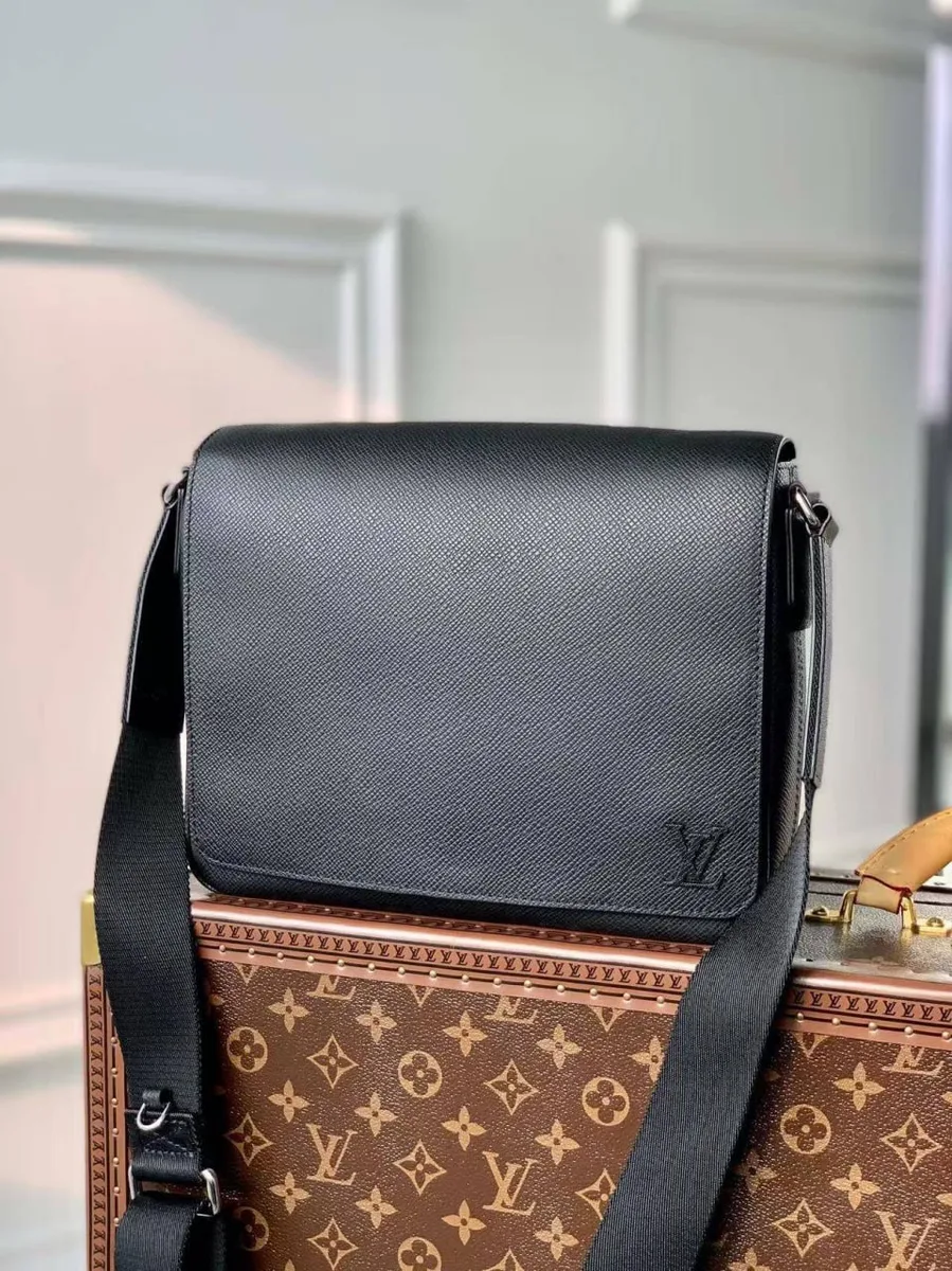 346104_1 Сумка мессенджер LOUIS VUITTON — изображение 1