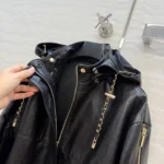 Женская кожаная куртка Chanel чёрного цвета, артикул 346199 — фото 5
