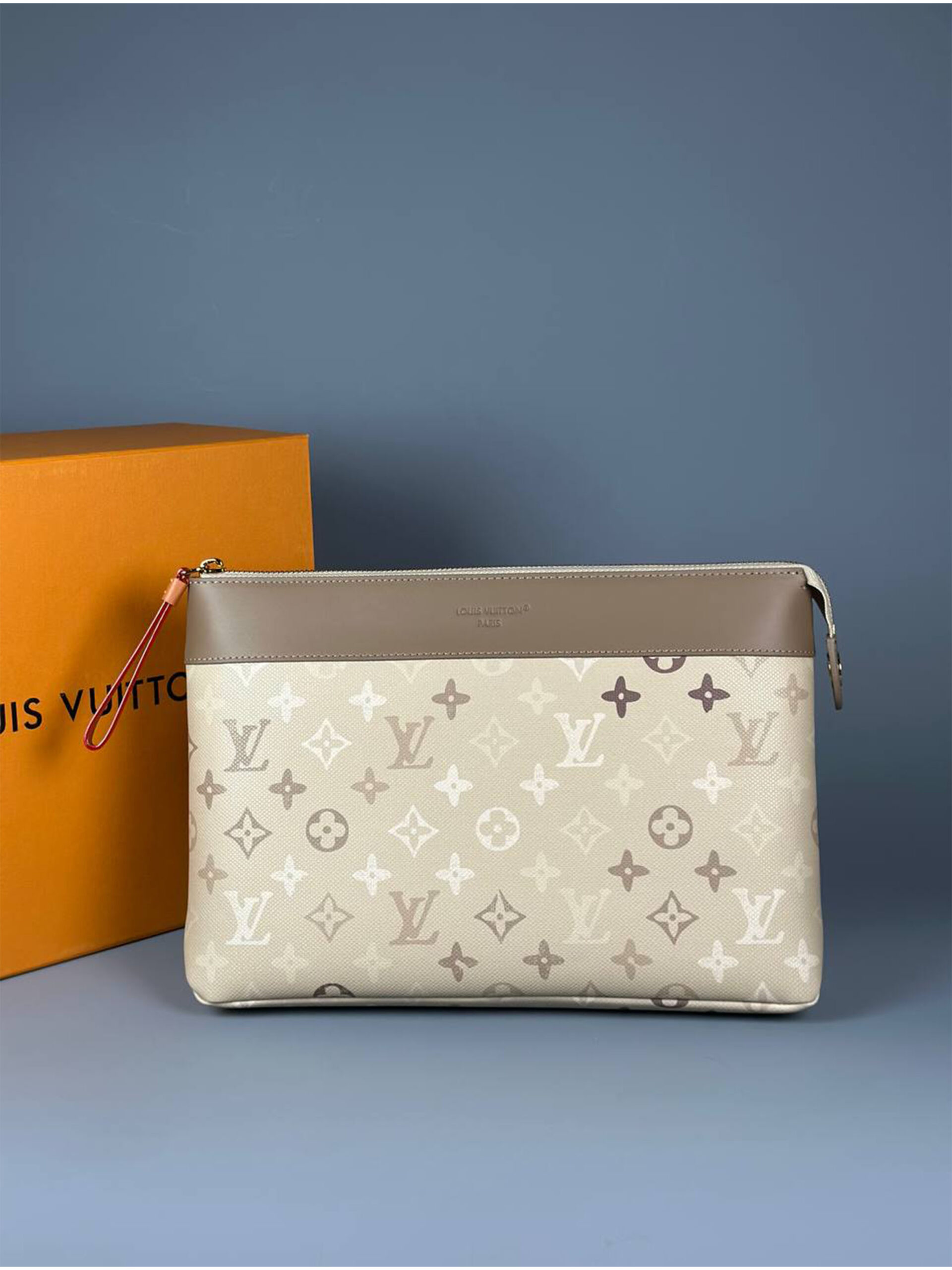 4 Клатч LOUIS VUITTON — изображение 1