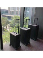 Мужской чемодан Rimowa чёрного цвета, артикул 345238