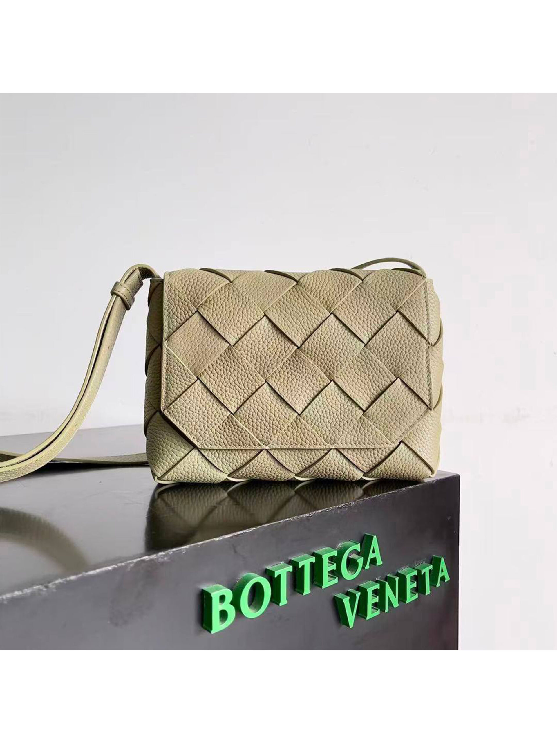 9 Сумка мессенджер BOTTEGA VENETA — изображение 1