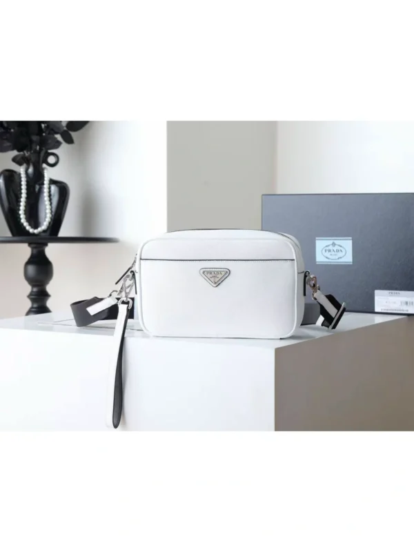 Мужская сумка мессенджер Prada белого цвета, артикул 346446