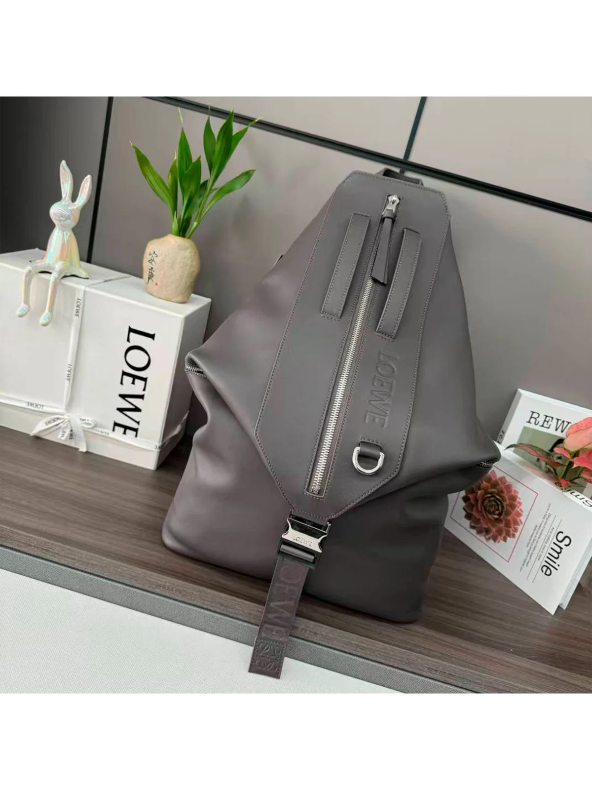 14 Мужской рюкзак Loewe серого цвета, артикул 346473