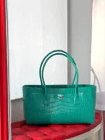 Женская сумка Chanel голубого цвета, артикул 346243