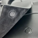 Мужская сумка мессенджер Bottega Veneta чёрного цвета, артикул 346347 — фото 8