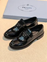 Женские лоферы Prada чёрного цвета, артикул 346410