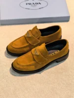 Женские лоферы Prada коричневого цвета, артикул 346412
