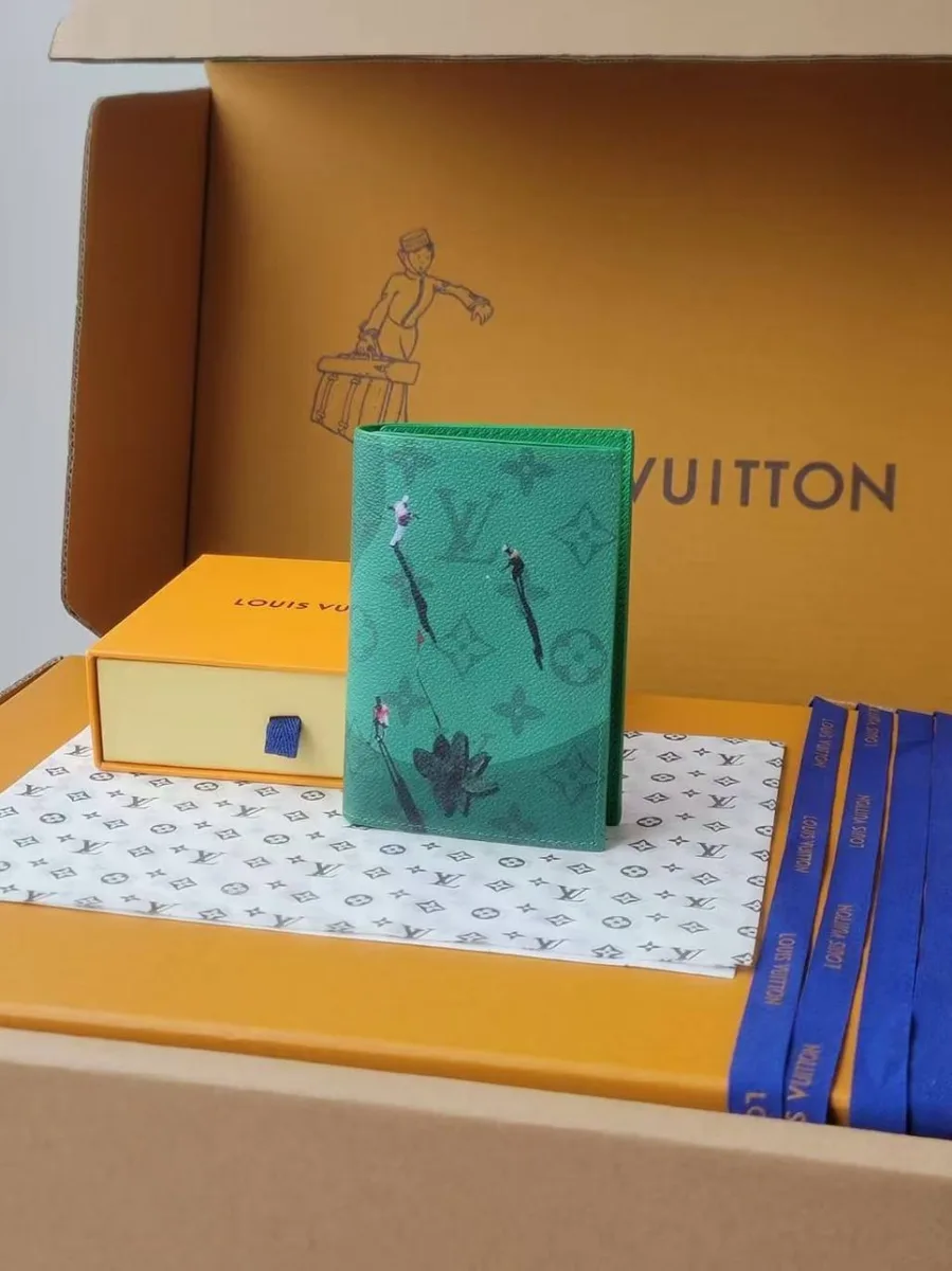 Обложка для паспорта LOUIS VUITTON