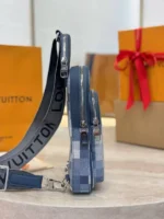 Мужская сумка-слинг Louis Vuitton синего цвета, артикул 346464 — фото 4