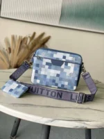Мужская сумка мессенджер Louis Vuitton синего цвета, артикул 346468