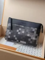 Мужской клатч Louis Vuitton чёрного цвета, артикул 346470