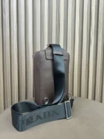 Мужская сумка-слинг Prada коричневого цвета, артикул 346522 — фото 2