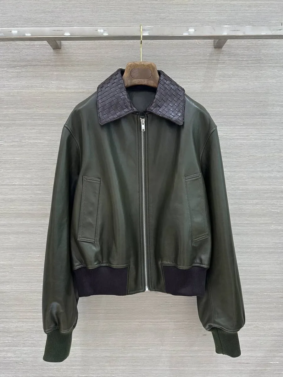 346590_1 Женская кожаная куртка Bottega Veneta цвета хаки, артикул 346590