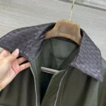 Женская кожаная куртка Bottega Veneta цвета хаки, артикул 346590 — фото 4