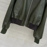 Женская кожаная куртка Bottega Veneta цвета хаки, артикул 346590 — фото 6