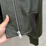 Женская кожаная куртка Bottega Veneta цвета хаки, артикул 346590 — фото 8