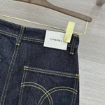 Женские джинсы Chanel тёмно-синего цвета, артикул 346601 — фото 4