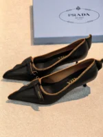 Женские туфли Prada чёрного цвета, артикул 346611