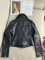 Женская кожаная куртка Saint Laurent чёрного цвета, артикул 346691 — фото 2