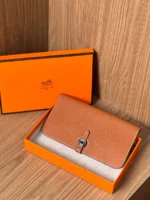 Женский кошелёк Hermes коричневого цвета, артикул 346723