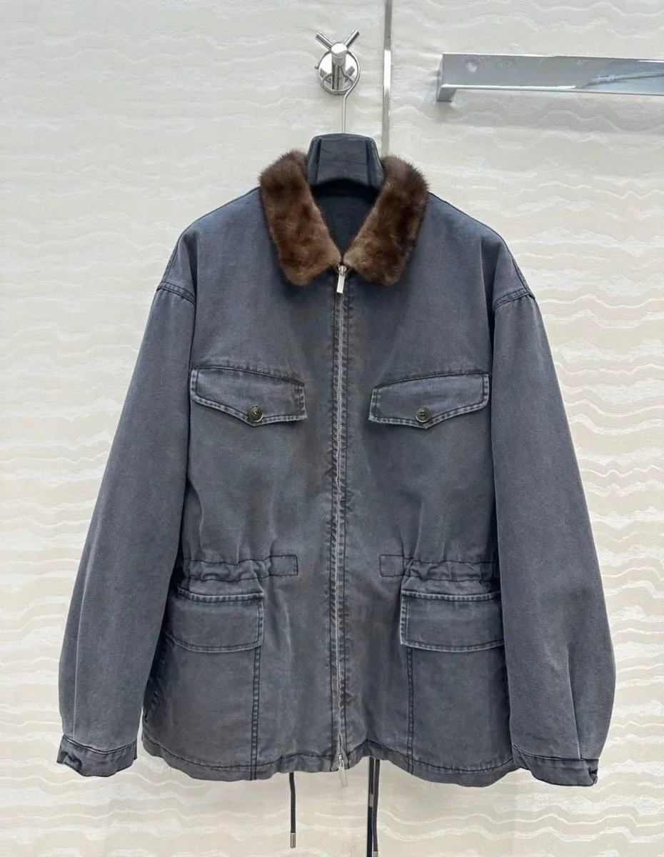 346814_1 Женская джинсовая куртка Prada серого цвета, артикул 346814