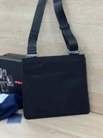 Мужская сумка мессенджер Prada чёрного цвета, артикул 346953 — фото 2
