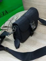 Мужская сумка мессенджер Bottega Veneta чёрного цвета, артикул 346969 — фото 4