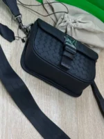 Мужская сумка мессенджер Bottega Veneta чёрного цвета, артикул 346969 — фото 5