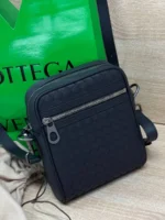 Мужская сумка мессенджер Bottega Veneta тёмно-синего цвета, артикул 346970 — фото 3